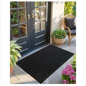 Black Outdoor Entrance Mat - Durable Home Accent
